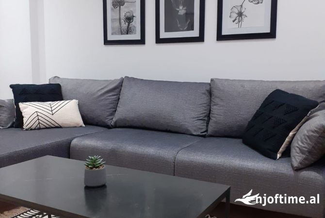Shtepi me qera 2+1 ne Tirane - 1,300 Euro