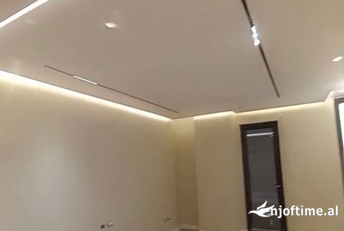 Shtepi ne shitje Apartament ne Durres, 2+1, Mobilimi Bosh, pa mobiluar, Pagesa 320,000  Euro.