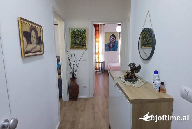 Shtepi ne shitje Apartament ne Tirane, 2+1, Mobilimi E mobiluar, Pagesa 149,900  Euro.
