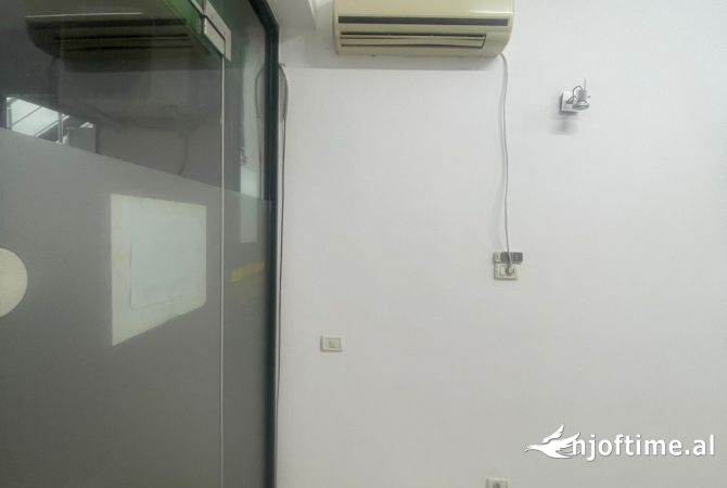 Ambient biznesi me qera 3+1 ne Tirane - 350 Euro