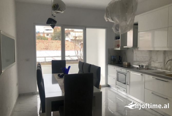 Shtepi ne shitje 3+1 ne Tirane - 400,000 Euro