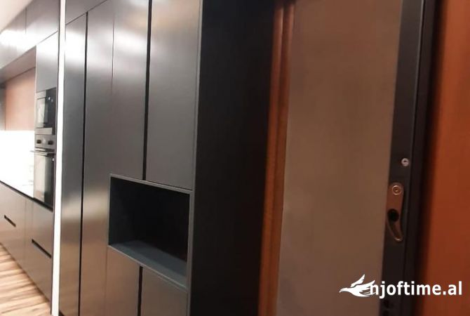 Shtepi ne shitje Apartament ne Tirane, 2+1, Mobilimi E mobiluar, Pagesa 480,000  Euro.