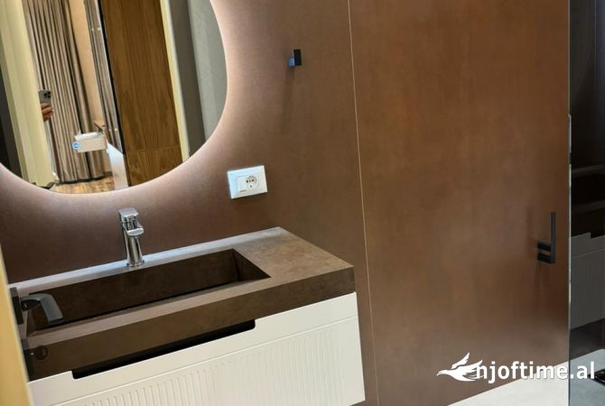 Shtepi ne shitje Apartament ne Tirane, 2+1, Mobilimi E mobiluar, Pagesa 480,000  Euro.