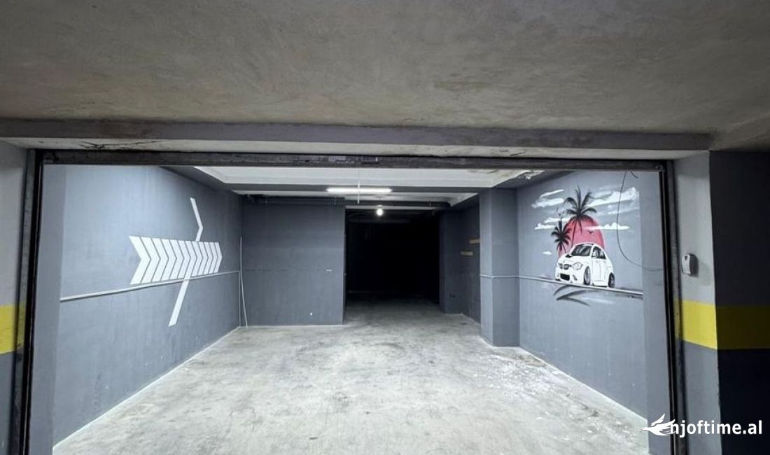 Magazin me qera mbrapa Universitetit Mesdhetar