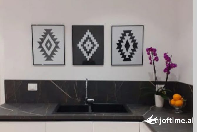 Shtepi me qera 2+1 ne Tirane - 1,300 Euro