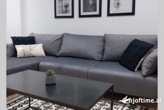Shtepi me qera 2+1 ne Tirane - 1,300 Euro