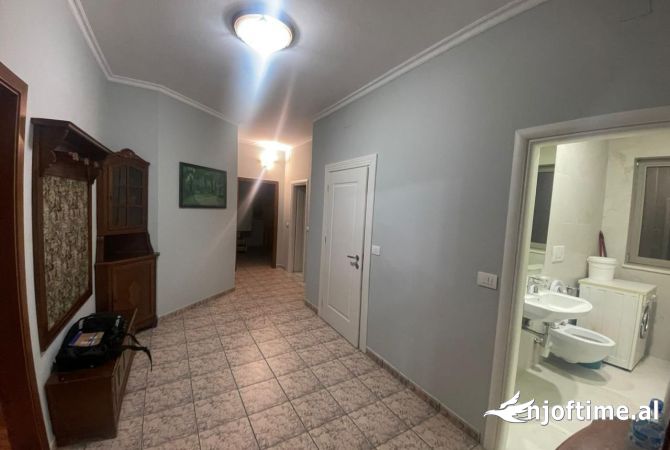 Shtepi me qera 2+1 ne Tirane - 1,000 Euro