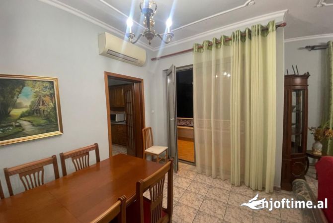 Shtepi me qera Apartament ne Tirane, 2+1, Mobilimi E mobiluar, Pagesa 1,000  Euro.