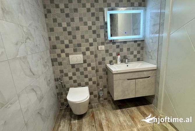 Shtepi ne shitje Apartament ne Tirane, 2+1, Mobilimi Bosh, pa mobiluar, Pagesa 165,000  Euro.