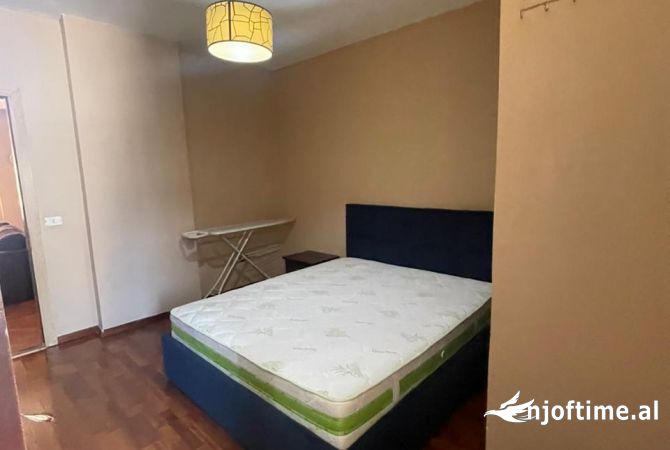 Shtepi ne shitje Apartament ne Tirane, 1+1, Mobilimi E mobiluar, Pagesa 150,000  Euro.