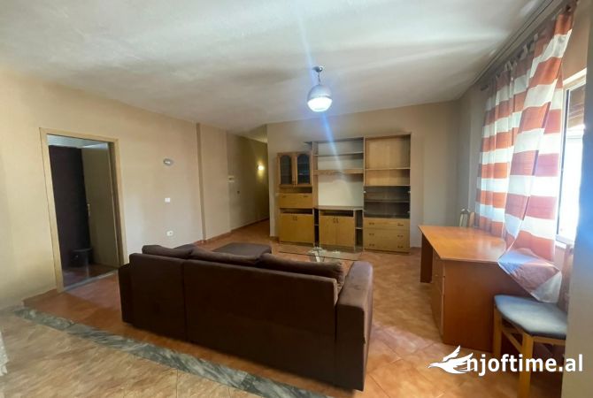 Shtepi ne shitje Apartament ne Tirane, 1+1, Mobilimi E mobiluar, Pagesa 150,000  Euro.