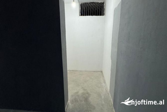 Ambient biznesi me qera 4+1 ne Tirane - 500 Euro