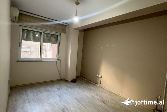 Ambient biznesi me qera 3+1 ne Tirane - 700 Euro