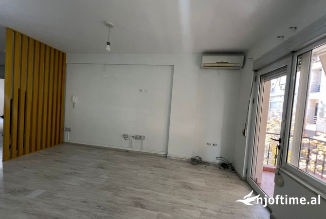 Ambient biznesi me qera 3+1 ne Tirane - 700 Euro