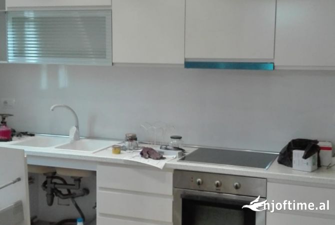 Shtepi ne shitje Shtepi Private ne Tirane, 4+1, Mobilimi E mobiluar, Pagesa 450,000  Euro.