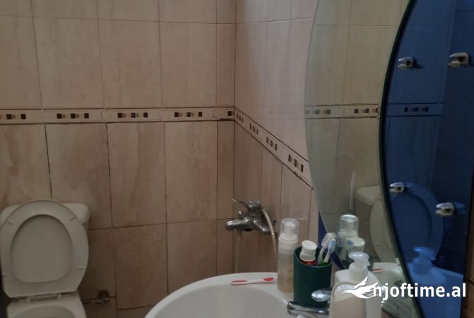 Shtepi ne shitje Shtepi Private ne Tirane, 4+1, Mobilimi Pjeserisht e mobiluar, Pagesa 330,000  Euro.