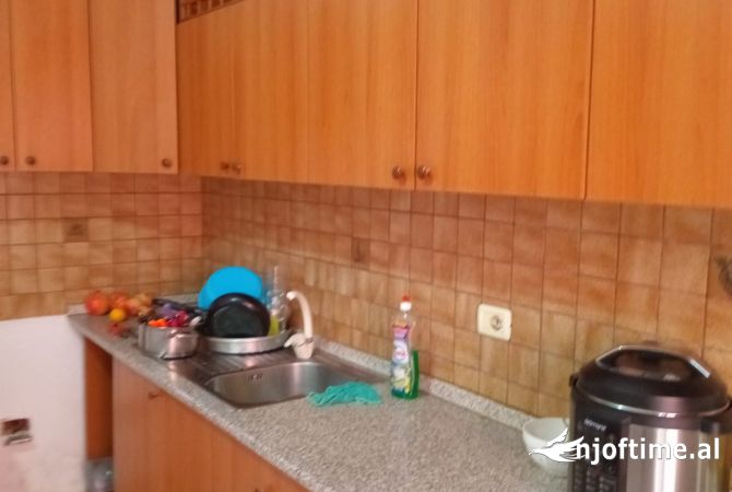 Shtepi ne shitje Shtepi Private ne Tirane, 4+1, Mobilimi Pjeserisht e mobiluar, Pagesa 330,000  Euro.