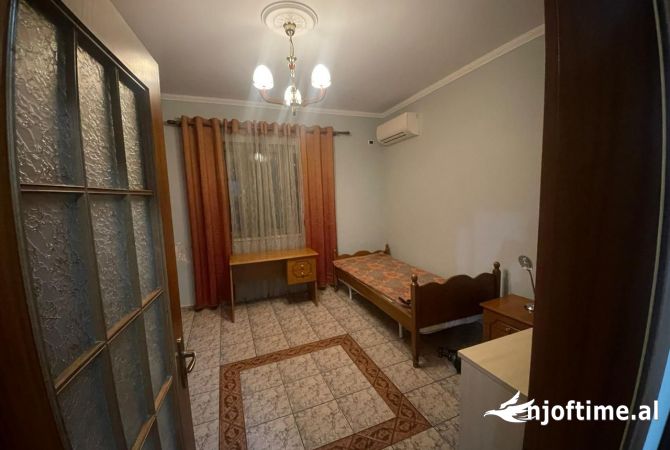 Shtepi me qera 2+1 ne Tirane - 1,000 Euro