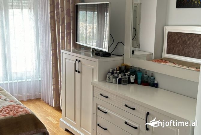 Shtepi ne shitje Duplex(shtepi me 2 kate) ne Tirane, 3+1, Mobilimi E mobiluar, Pagesa 300,000  Euro.