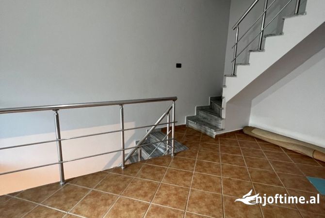 Shtepi ne shitje Shtepi Private ne Tirane, 4+1, Mobilimi E mobiluar, Pagesa 320,000  Euro.