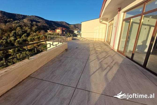 Shtepi ne shitje Duplex(shtepi me 2 kate) ne Tirane, 4+1, Mobilimi Bosh, pa mobiluar, Pagesa 330,000  Euro.