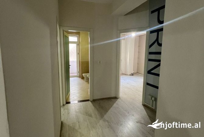 Ambient biznesi me qera 3+1 ne Tirane - 700 Euro