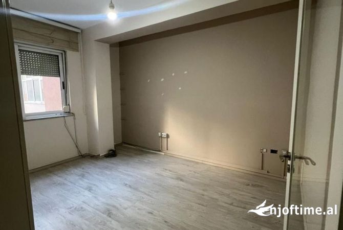 Zyre 92 me qira prane LSI 700 euro