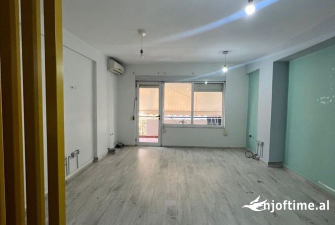 Zyre me qira prane Bllokut 700 Euro