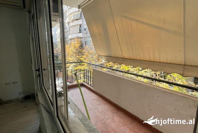 Ambient biznesi me qera 3+1 ne Tirane - 700 Euro
