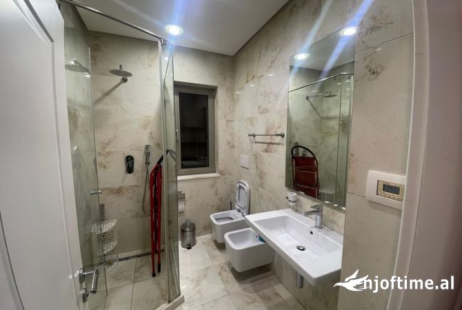 Shtepi me qera Apartament ne Tirane, 2+1, Mobilimi E mobiluar, Pagesa 1,000  Euro.