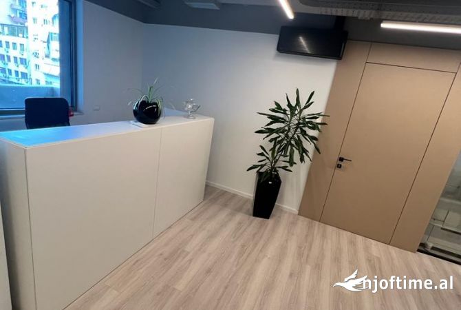 Ambient biznesi me qera 3+1 ne Tirane - 13,600 Euro