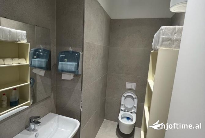 Ambient biznesi ne shitje 2+1 ne Tirane - 2,104,000 Euro