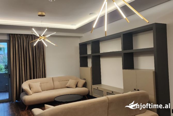 Shtepi me qera 2+1 ne Tirane - 2,200 Euro