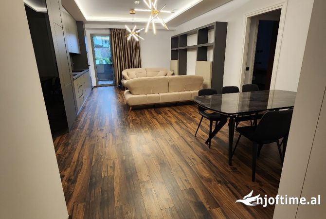 Shtepi me qera Apartament ne Tirane, 2+1, Mobilimi E mobiluar, Pagesa 2,200  Euro.