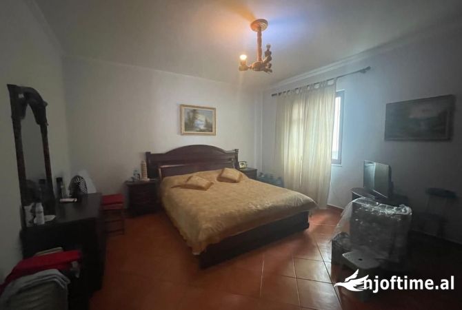 Shtepi me qera 4+1 ne Tirane - 2,000 Euro