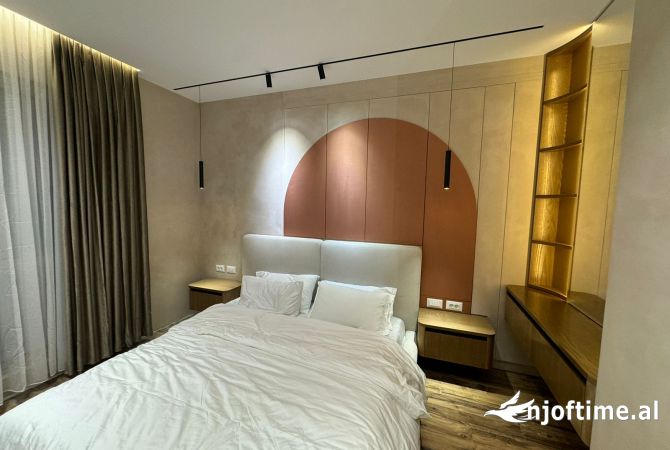 Shtepi ne shitje Apartament ne Tirane, 2+1, Mobilimi E mobiluar, Pagesa 480,000  Euro.