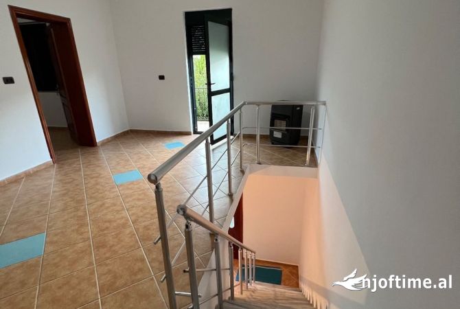 Shtepi ne shitje Shtepi Private ne Tirane, 4+1, Mobilimi E mobiluar, Pagesa 320,000  Euro.