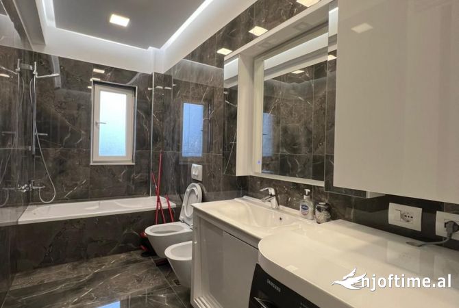 Shtepi ne shitje Apartament ne Tirane, 2+1, Mobilimi E mobiluar, Pagesa 260,000  Euro.