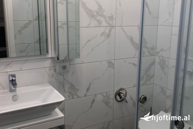 Shtepi ne shitje Apartament ne Tirane, 2+1, Mobilimi E mobiluar, Pagesa 260,000  Euro.