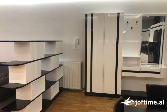 Shtepi ne shitje Apartament ne Tirane, 2+1, Mobilimi E mobiluar, Pagesa 260,000  Euro.