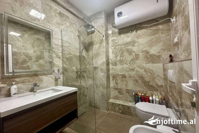 Shtepi ne shitje Apartament ne Tirane, 2+1, Mobilimi E mobiluar, Pagesa 167,500  Euro.