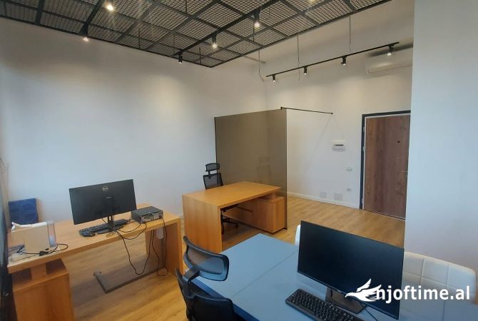 Ambient biznesi ne shitje 1+1 ne Tirane - 126,600 Euro