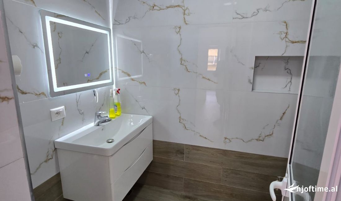 Shtepi ne shitje Apartament ne Tirane, 2+1, Mobilimi Bosh, pa mobiluar, Pagesa 210,000  Euro.
