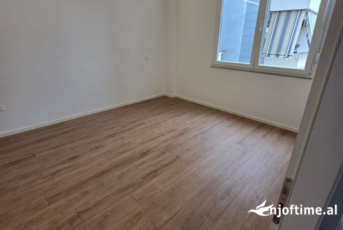 Shtepi ne shitje Apartament ne Tirane, 2+1, Mobilimi Bosh, pa mobiluar, Pagesa 210,000  Euro.