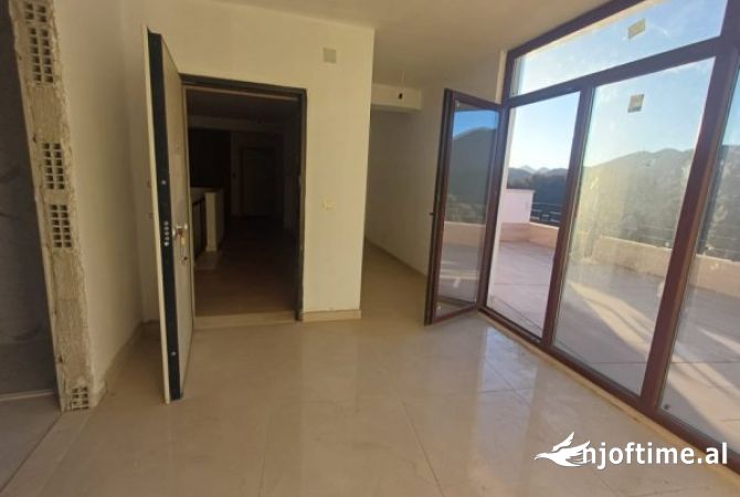 Shtepi ne shitje 3+1 ne Tirane - 330,000 Euro