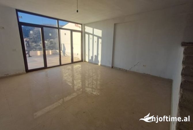Shtepi ne shitje 3+1 ne Tirane - 330,000 Euro