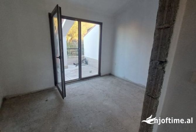 Shtepi ne shitje 3+1 ne Tirane - 330,000 Euro