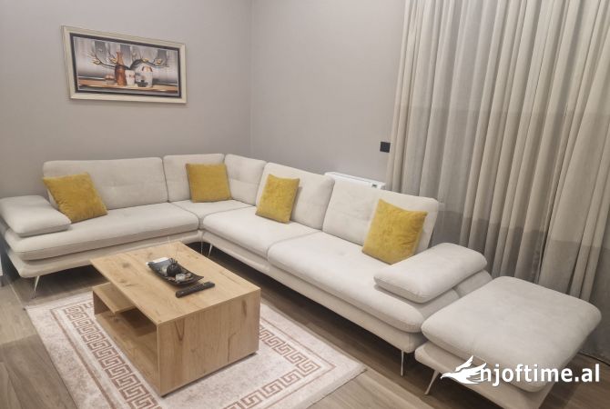 Shtepi me qera 2+1 ne Tirane - 1,700 Euro