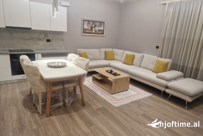 Shtepi me qera 2+1 ne Tirane - 1,700 Euro