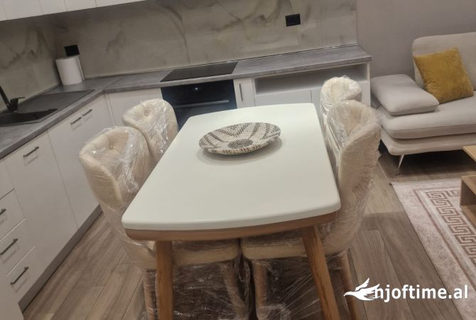 Shtepi me qera 2+1 ne Tirane - 1,700 Euro
